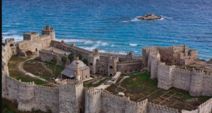 Van Çaldıran'in İncisi: Cüneyt Arkın'ın Filmine Ev Sahipliği Yapan Mamure Kalesi Turizme Açılıyor